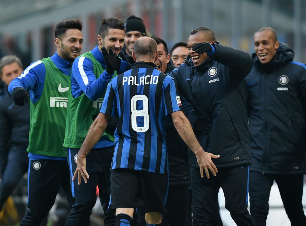 TA：皇马寻求引进后卫和中场；他们愿听取对罗德里戈的报价