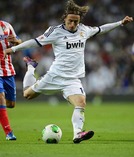 CW：阿森纳求购楚阿梅尼传闻不实，皇马很器重他