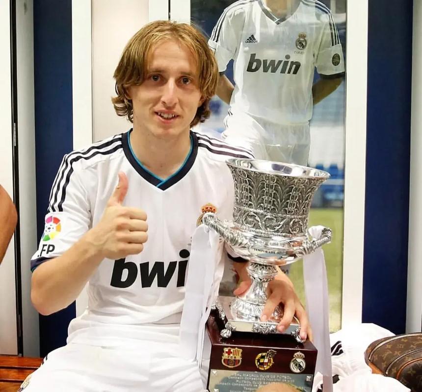 随着曼城1-2，利物浦0-3，英超最新争冠形势出炉：天助阿森纳得利