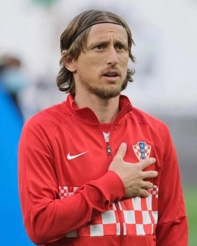 阿斯报：皇马希望与维尼修斯续约，双方正在努力达成最终协议